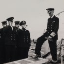 Den 5. juni 1945 gikk Kong Haakon om bord i HMS Norfolk i Edinburgh til lyden av «Ja vi elsker». Det var starten på reisen hjem til Norge. Foto:  Royal Navy Official Photograph (UK)